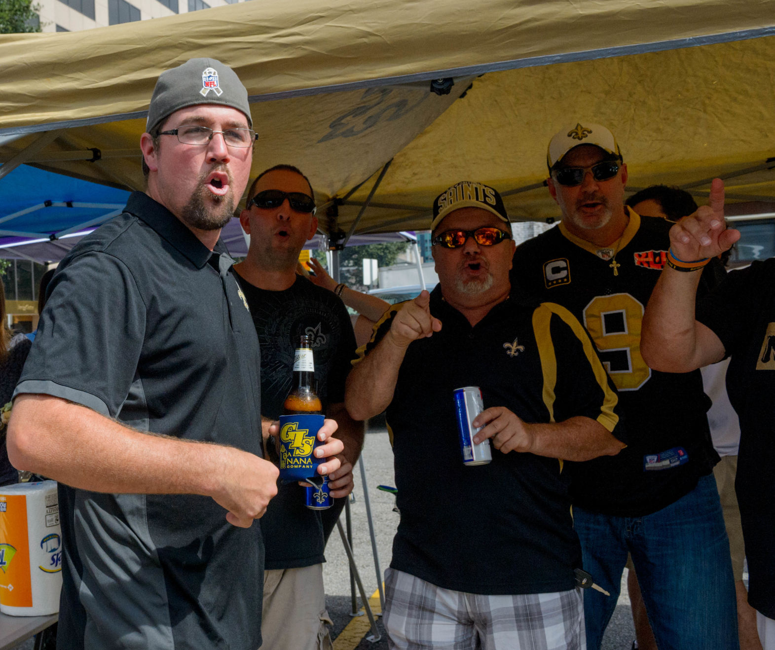 NO.tailgaters.epl.091018701.JPG